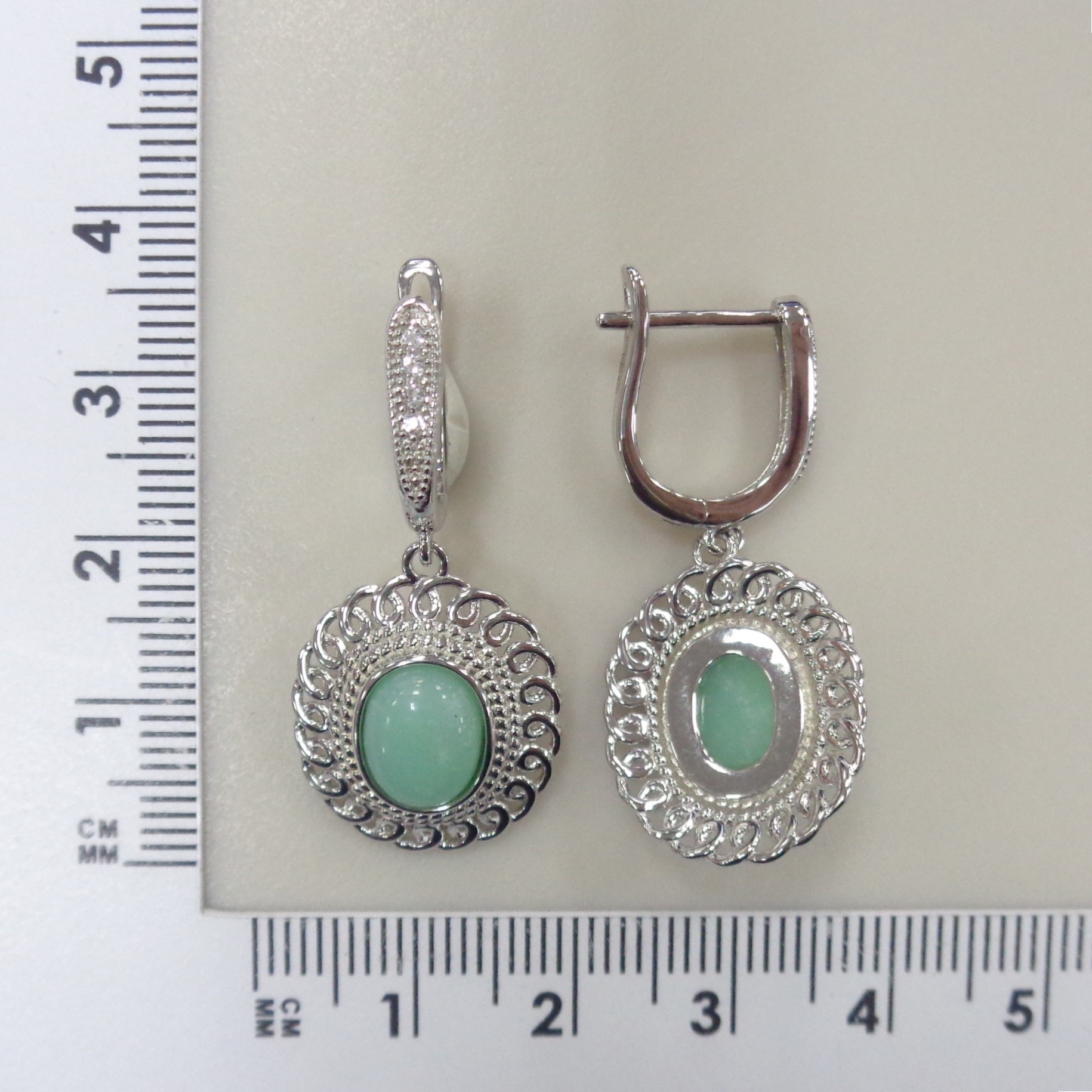 Серебряные серьги с зелеными халцедонами